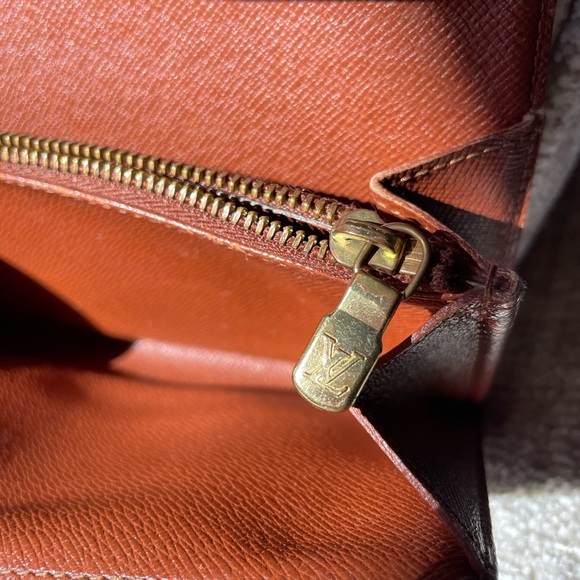 Louis Vuitton Monogram Bifold with Snap Wallet - Picture 9 of 16